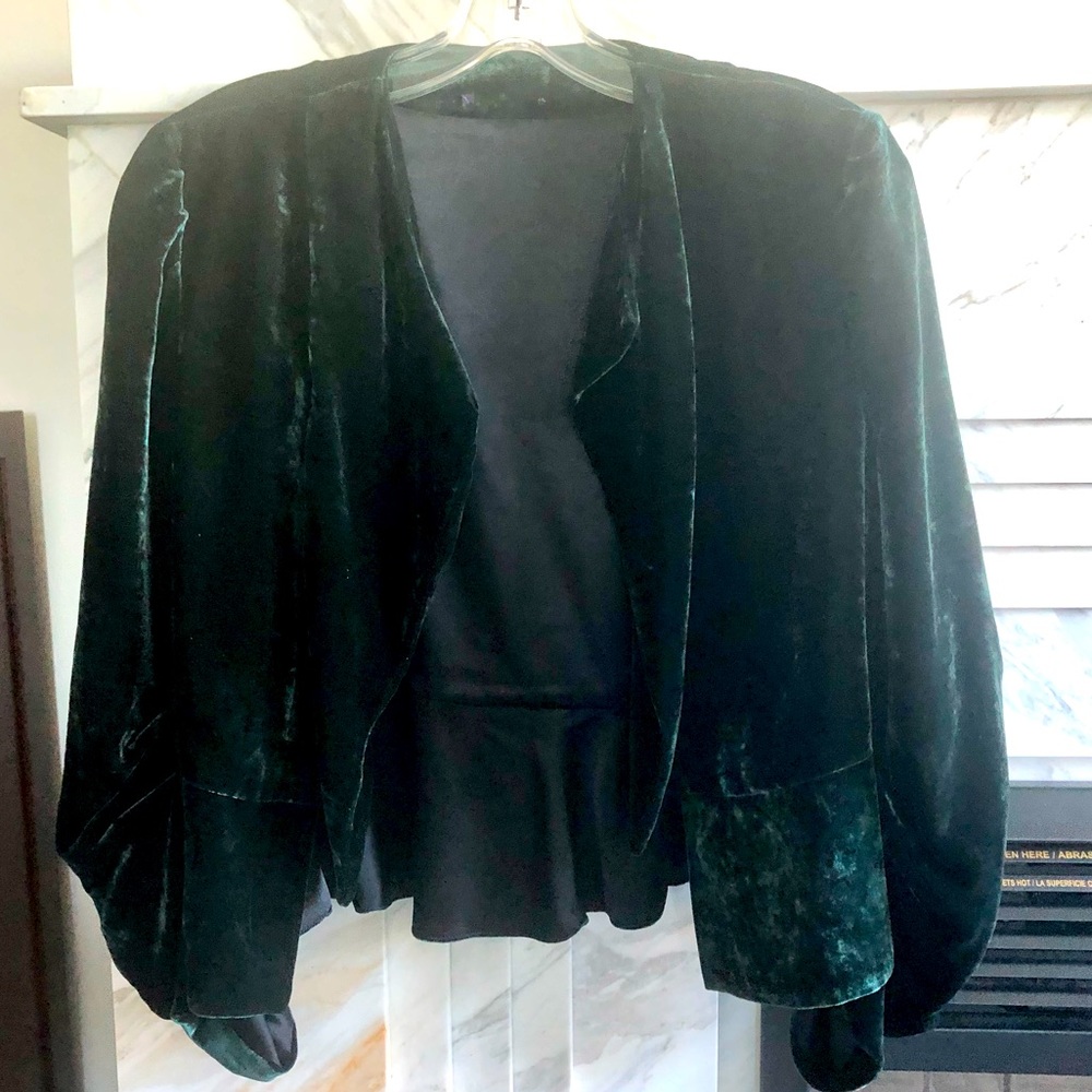 Crushed Velvet blazer w rushed sleeves & peplum